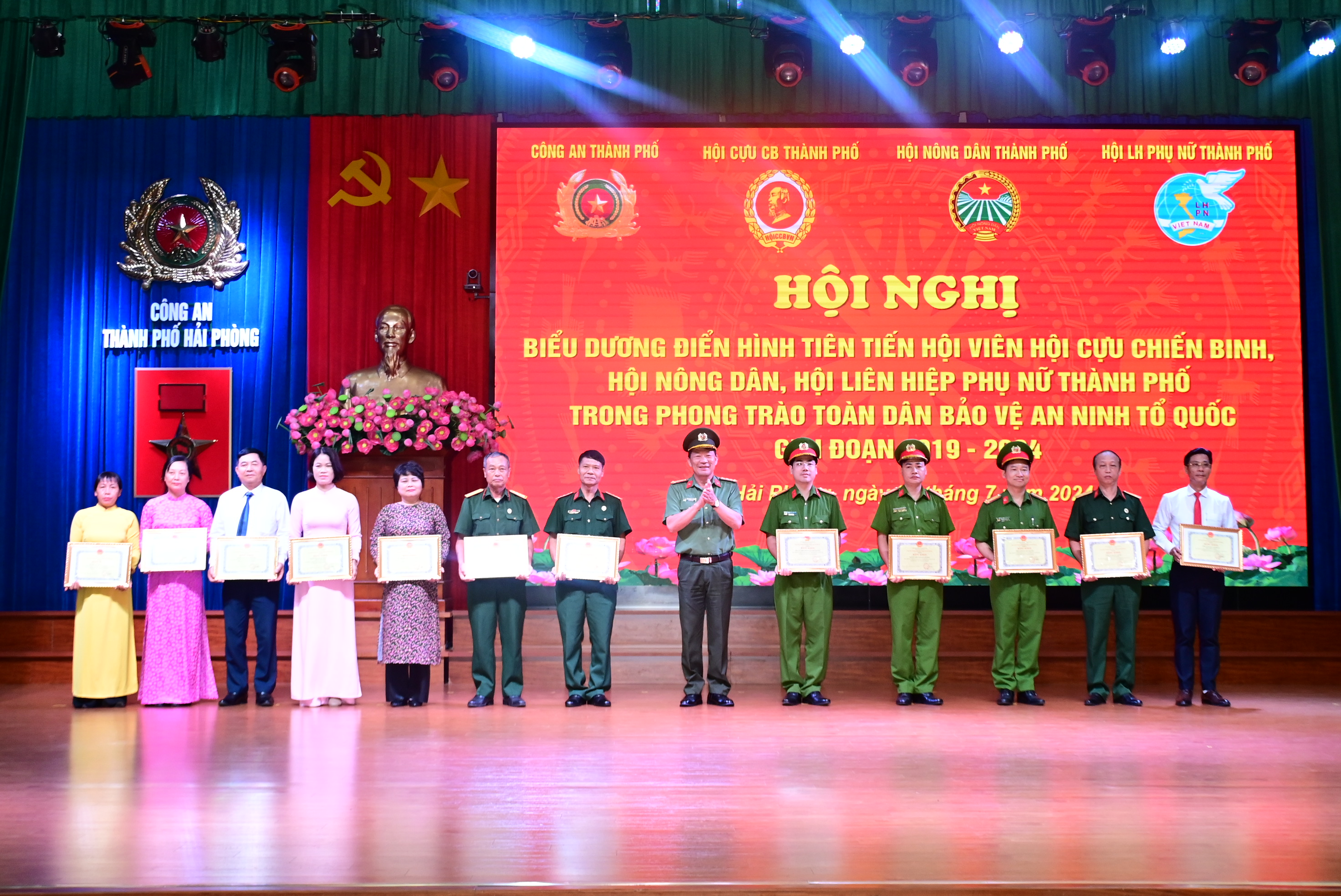 Biểu dương 114 tập thể, cá nhân điển hình tiên tiến trong phong trào “Toàn dân bảo vệ ANTQ”, giai đoạn 2019-2024